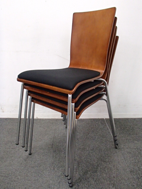 【セット商品】木製のスタッキングチェア4脚セット！
                        
                                    中古
            