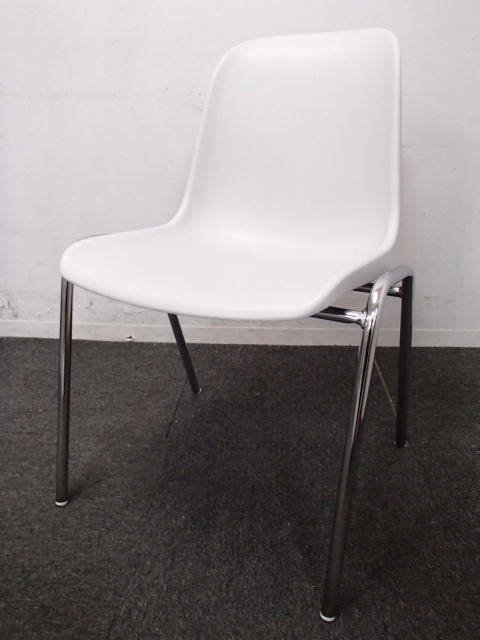 【8脚入荷】スタッキングチェア｜ホワイト｜丸みのあるデザインが可愛いチェア！
                        
                                    中古
            