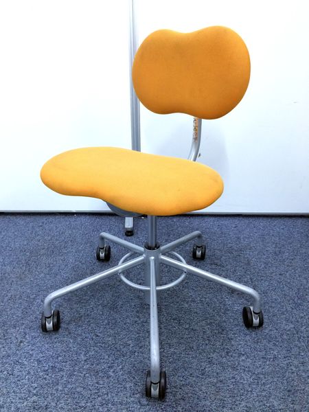 くるくる回ります！！お洒落なミーティングチェア入荷！
                        
                                    中古
            