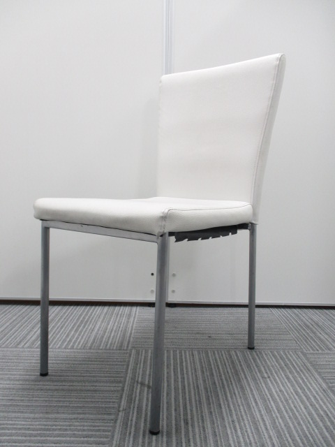 コンパクトサイズで清潔感があるホワイトです
                        
                                    中古
            