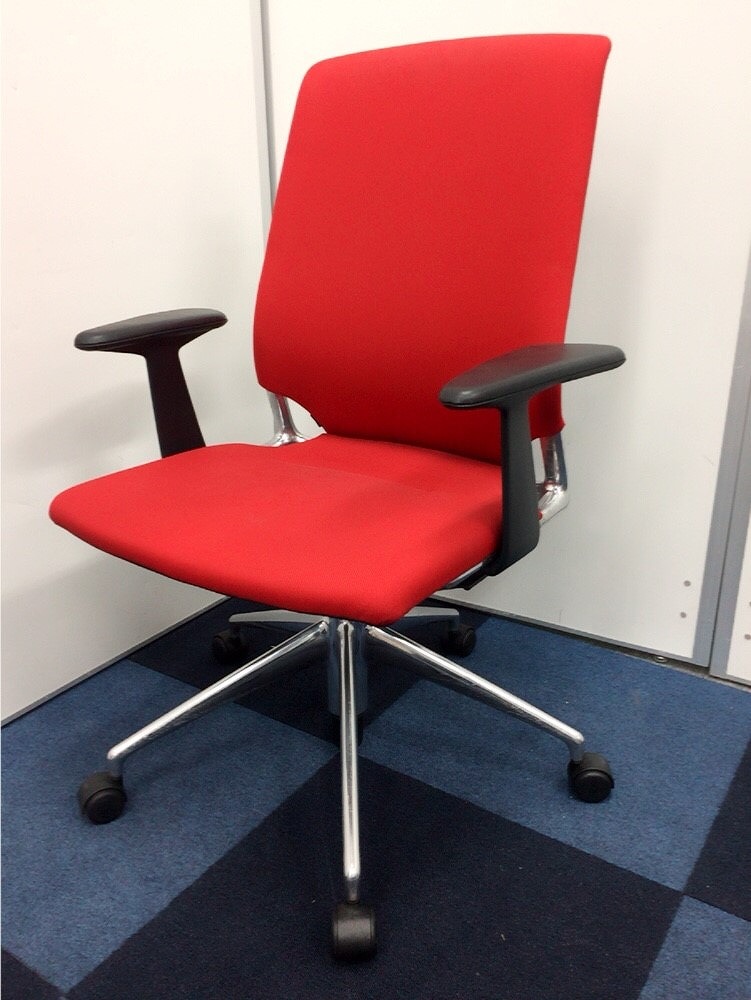 ■9月限定!!早いもの勝ち!!特価商品!!～待合室等におススメなミーティングチェア！～【オフィスに映える鮮やかなレッド】
                        メダ
                                    中古
            