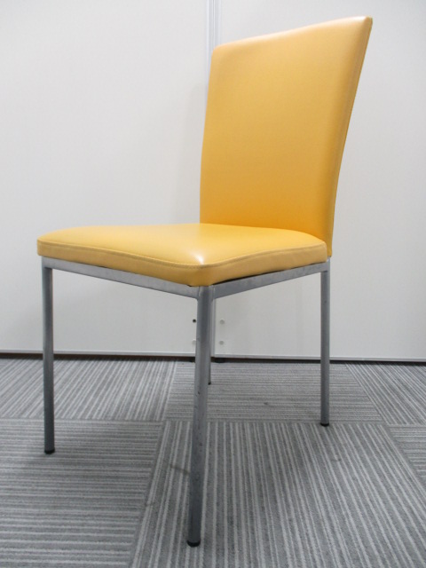 イエロー色のミーティングチェアです。
                        
                                    中古
            