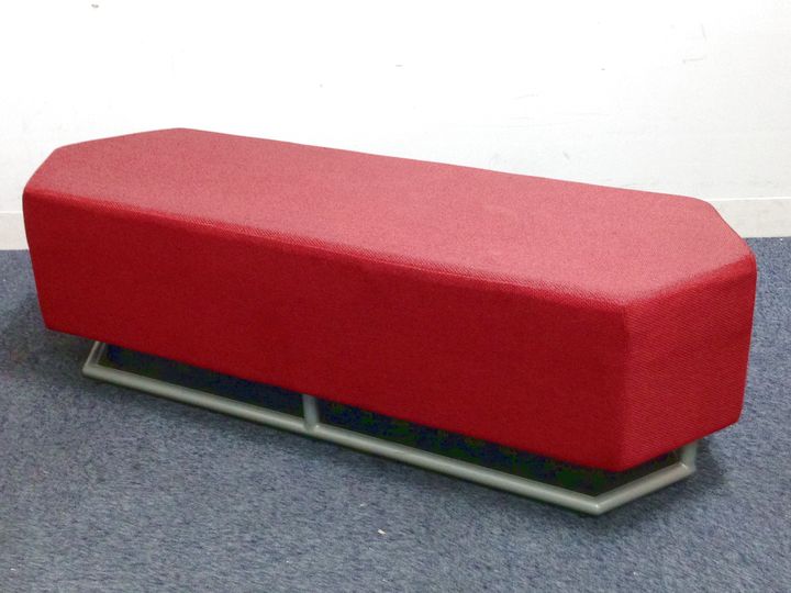 【待合室・休憩スペースにぜひぜひ！！】明るいレッドカラーのスツール｜レア商品
                        
                                    中古
            