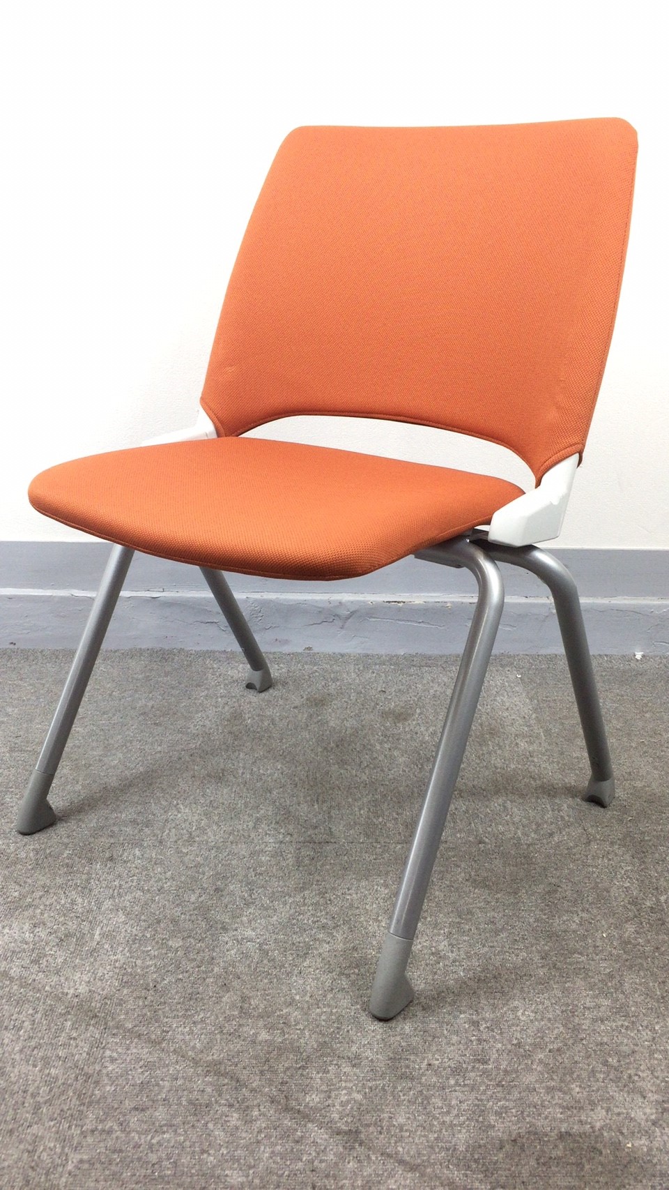 【KS】［20脚揃います］会議用・セミナー用チェア　上下スタック収納、平行スタック収納が両方可能の優れもの　ミーティングチェアやセミナー用チェアにお勧め!
                        FM-350
                                    中古
            