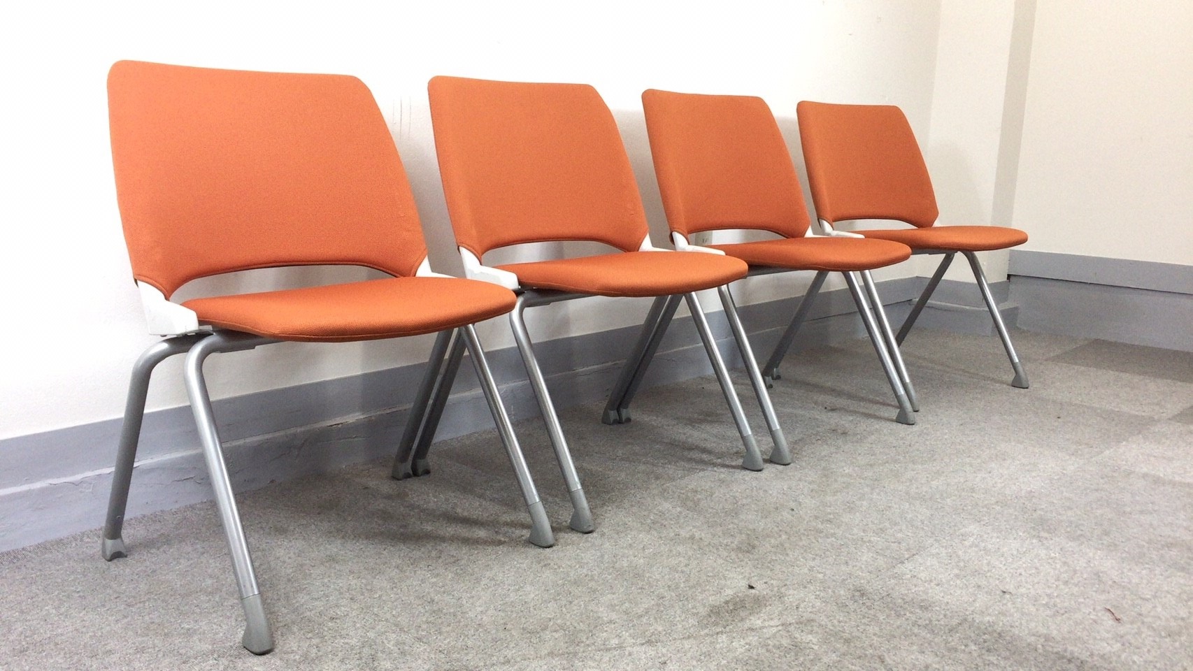 【KS】［通常20,000円→セット価格18,000円］［4脚セット］［背もたれカバー付きタイプ］会議用・セミナー用チェア　上下スタック収納、平行スタック収納が両方可能の優れもの　ミーティングチェアやセミナー用チェアにお勧め!
                        FM-350
                                    中古
            