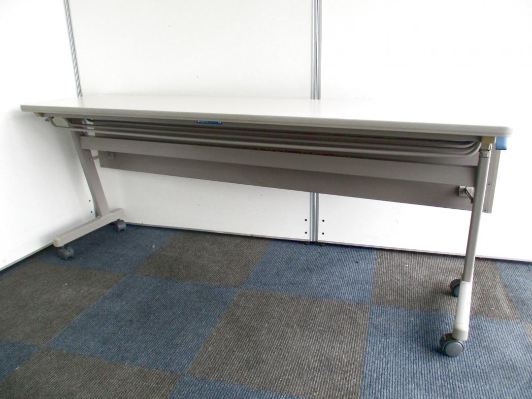 【サイドスタックテーブルが入荷しました！】重ねて収納できます【キャスター付きで移動も楽にできます！】
                        
                                    中古
            