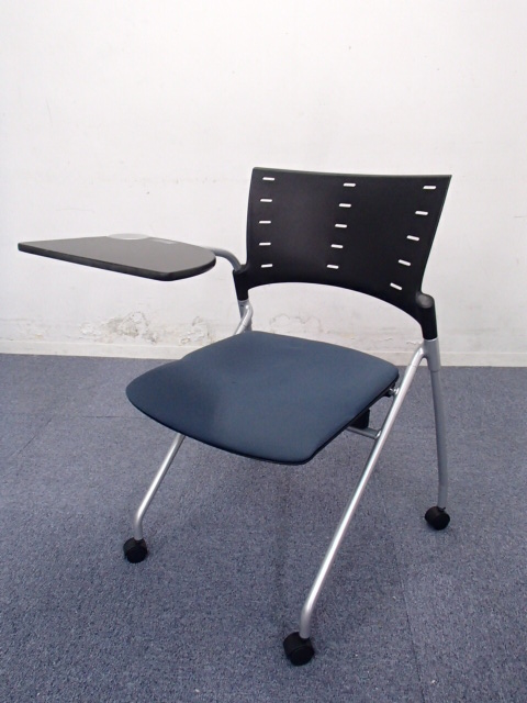 【23脚入荷】イトーキ製｜マノスチェア｜メモテーブル付きの便利なチェア！
                        マノス
                                    中古
            