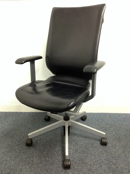 【1脚限定】定価約30万！革張りの高級エグゼクティブチェア！！
                        アガタA
                                    中古
            