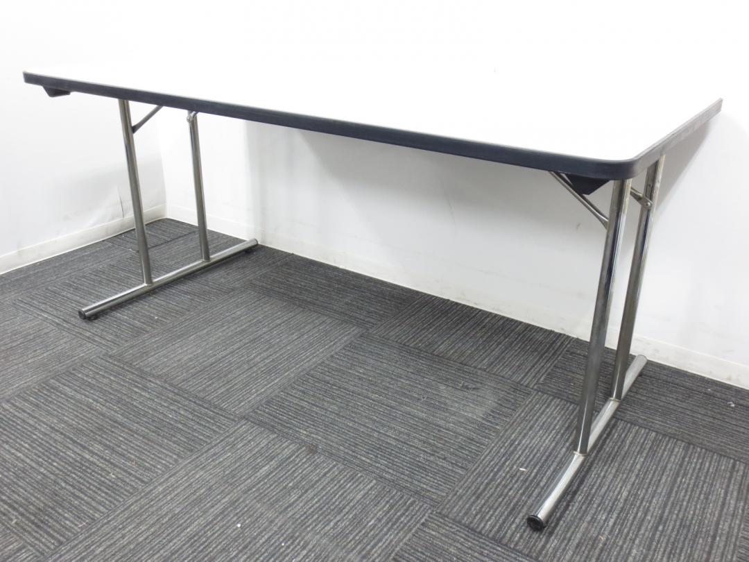 【稀少品が2台限定の入荷です！】使わないときには畳んで収納可能な折りたたみ式のテーブルです！４～６名様向けのサイズ感となっております。
                        
                                    中古
            