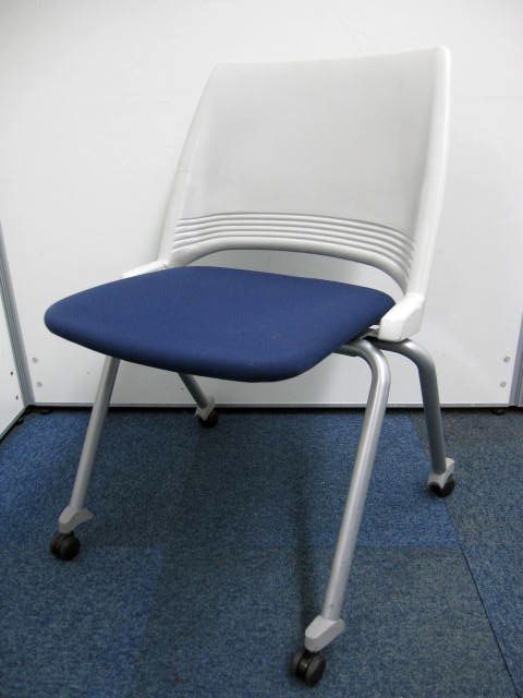 【残り2脚】内田製｜スタッキングチェア｜キャスター◎【ネスティングも可能】
                        FM-350CN
                                    中古
            