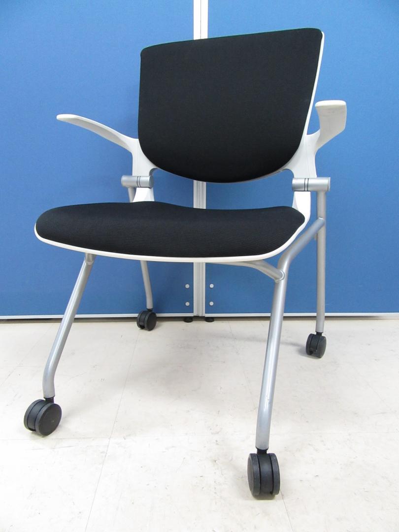 [希少な仕様が入荷!!]岡村製作所製 グラータチェア(Grata) 背パッド付 ホワイトシェル■デザイン性・座り心地ともに人気!!希少タイプですので、お早めにお問い合わせくださいませ!![ネスタブル] 
                        グラータ
                                    中古
            