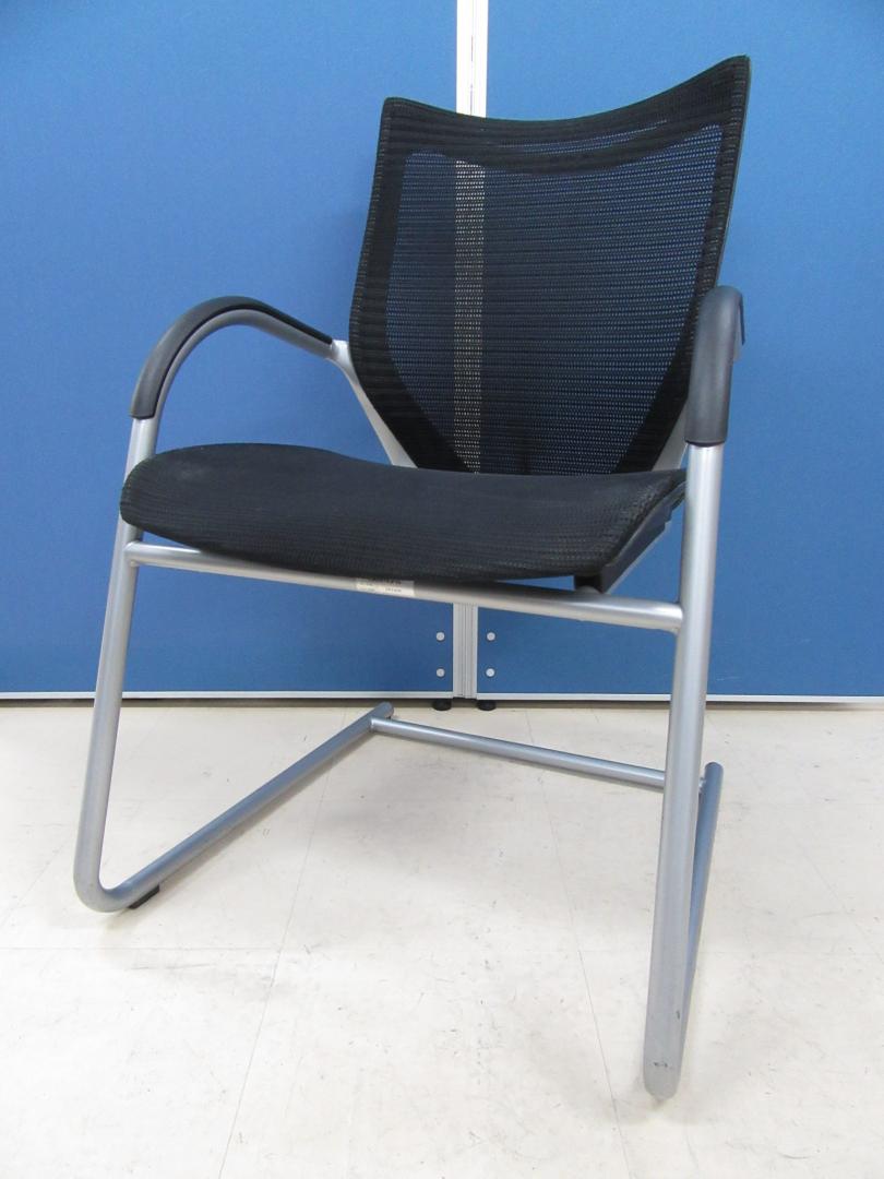 [バロンのミーティングタイプ!!]岡村製作所 ゲストチェア ブラック/シルバーフレーム■ワンランク上のゲストチェアとして如何でしょうか!?通気性も高く快適な座り心地!!
                        バロン
                                    中古
            