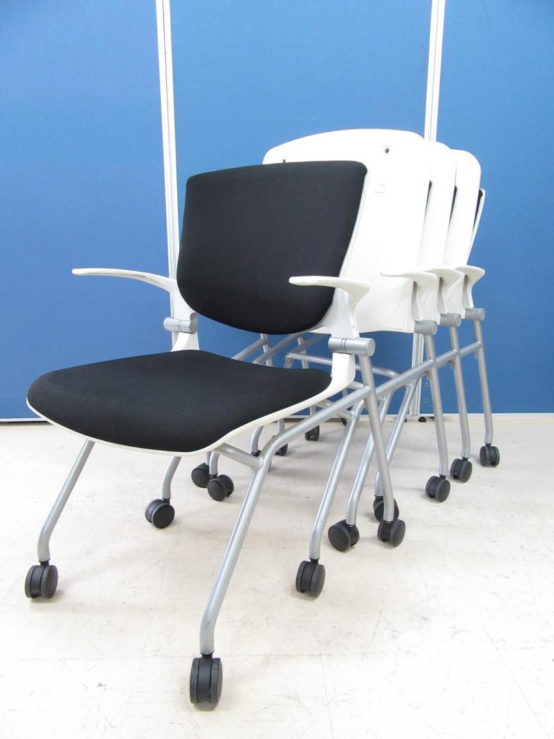 [単品購入￥40,000⇒セット購入￥38,000]岡村製作所製 グラータチェア4脚セット 背パッド付 ホワイトシェル■デザイン性・座り心地ともに人気!!希少タイプですので、お早めにお問い合わせくださいませ!![ネスタブル] 
                        グラータ
                                    中古
            