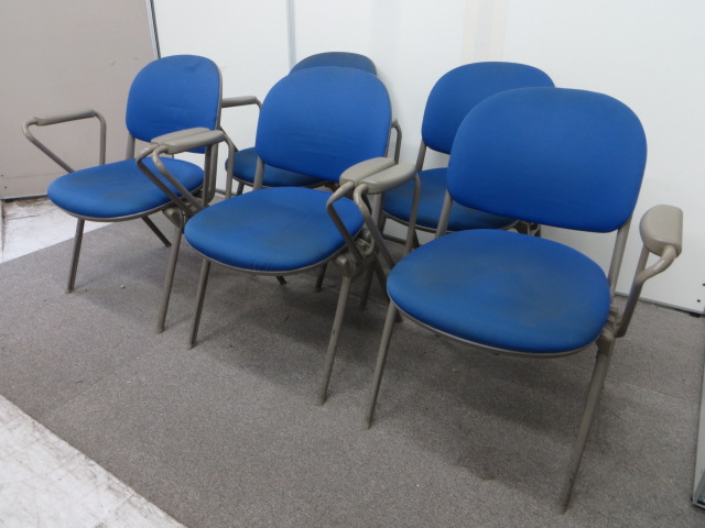 【セットでお買い得！】【おつとめ品のため、特別価格にて！】どんなオフィスにも合うブルーのミーティングチェアです！肘付きのため、長時間の会議でもおすすめ
                        トーションライン
                                    中古
            