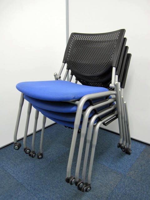 【セット商品】オカムラ　プロスタックチェア×4脚セット　カラー：コバルトブルー【特別価格】
                        プロスタック
                                    中古
            