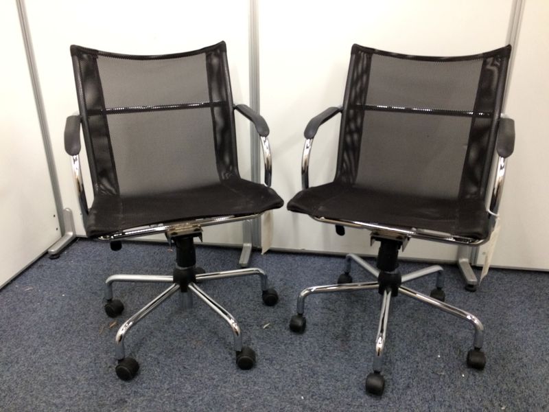 【2脚セット商品】メッシュのミーティングテーブル
                        
                                    中古
            