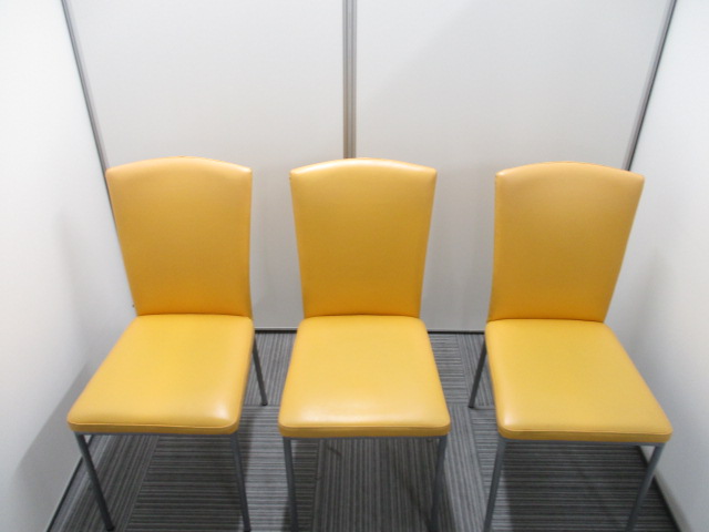 イエロー色のミーティングチェアです
                        
                                    中古
            
