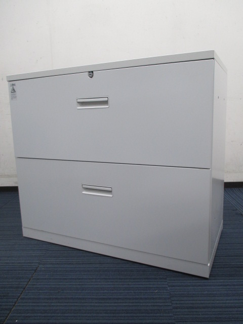 在庫入れ替え14000円→11000円【素敵なホワイトカラー!!】2段ラテラル書庫・天板付き■椅子に座っている状態で使い易い書庫です！【ロット】【鍵は2本ずつ付属!!】【中央区】【日本橋】【中古オフィス家具】【値下品】
                        
                                    中古
            