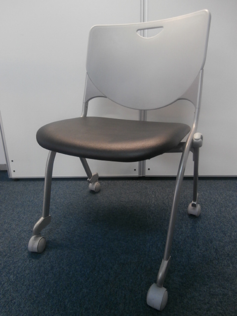 【残り２脚！！おつとめ品】早いもの勝ち！！おすすめ商品です！！
                        
                                    中古
            