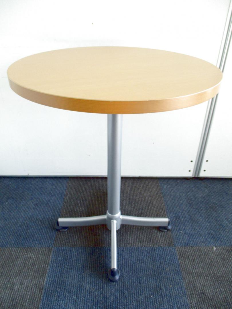 【人気の丸テーブルが入荷しました！】休憩所に最適【木目の天板で癒し効果を！】
                        
                                    中古
            