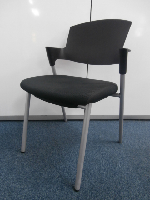 【８脚限定入荷！ブラックのスタッキングチェアの入荷です！】
                        プロッティ
                                    中古
            