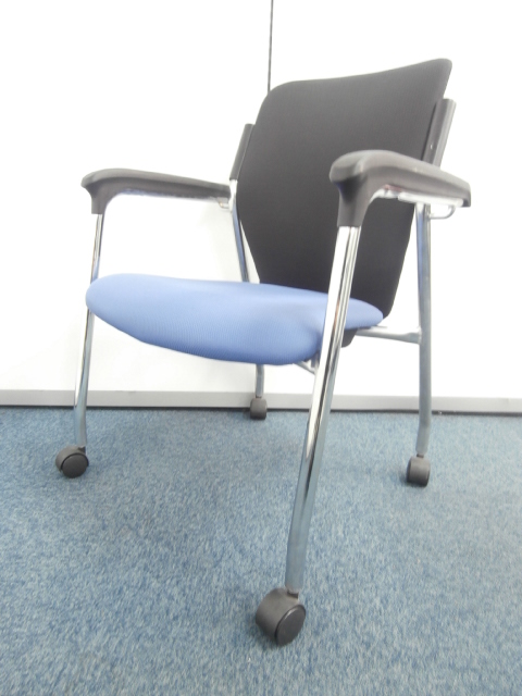 【４脚限定入荷！！ブルー×ブラックキャスター付き！！】
                        
                                    中古
            