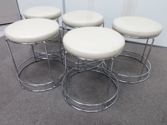 【5脚まとめて揃います】白の丸椅子【オカムラ製】
                        
                                    中古
            