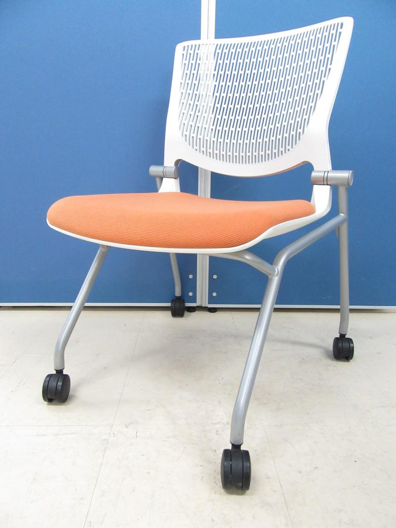 [4脚入荷!!]岡村製作所製 グラータチェア(Grata) オレンジ ホワイトシェル■デザイン性・座り心地が良く大人気のミーティングチェアです!![ネスタブル]
                        グラータ
                                    中古
            