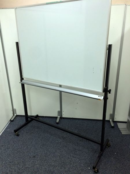 コクヨ製　コンパクトタイプのホワイトボード　ちょっと古めですが、機能は問題なし
                        
                                    中古
            