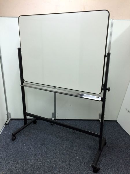 コクヨ製　可動式　ホワイトボード　両面　無地　お早目にお問い合わせください。
                        
                                    中古
            