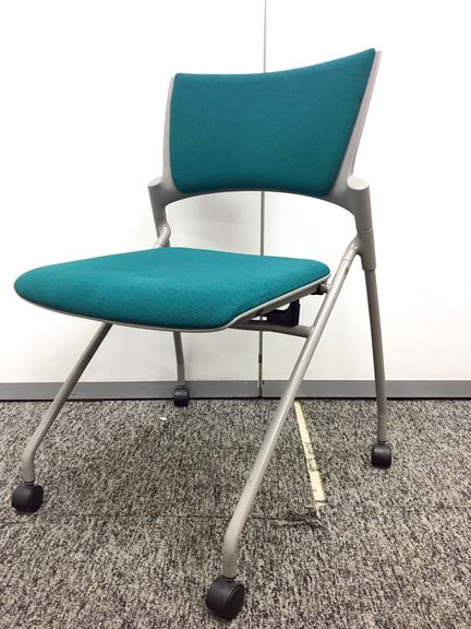 【２脚入荷！】【イトーキ製　マノスネスティングチェア】
                        マノス
                                    中古
            