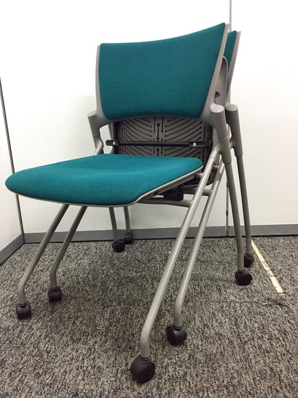 【セット商品】【イトーキの誇る　マノス　ネスティングチェア】
                        マノス
                                    中古
            