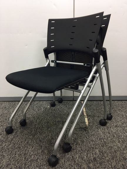 【セット商品】【イトーキの誇る　マノス　ネスティングチェア】	
                        マノス
                                    中古
            