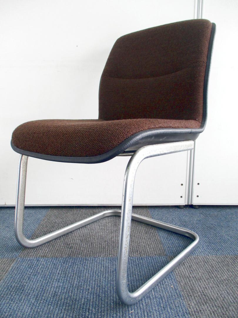 【おつとめ品の為お安く！】会議の際の必需品！【ミーティングチェア！】
                        
                                    中古
            