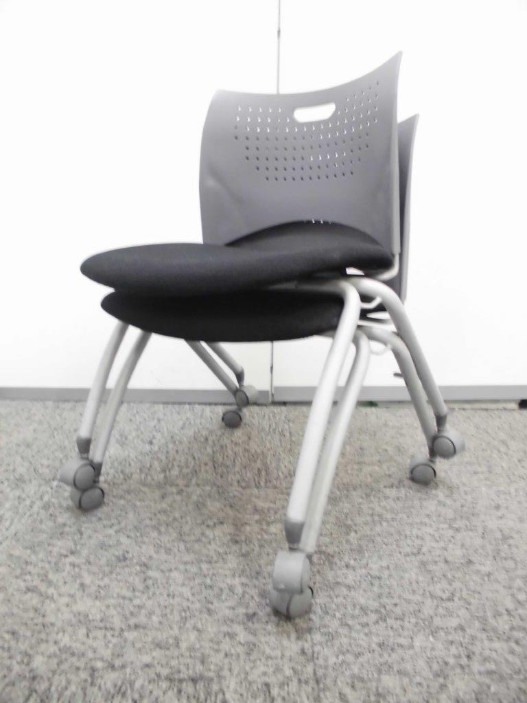 【1セット限定】ライオンのシックな色味のスタッキングチェア！
                        
                                    中古
            