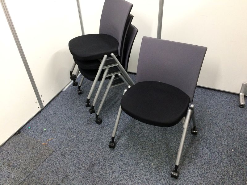 【4脚セット】楽々移動+置く場所に困らない！！
                        
                                    中古
            