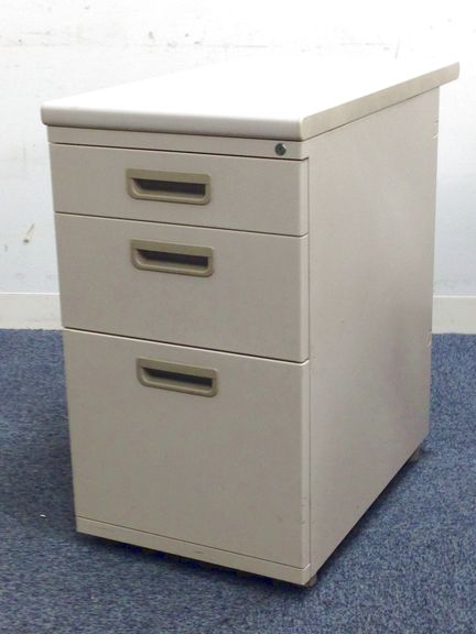 【1台限定お値打ち価格】袖机・袖引き出し｜収納スペースと作業スペースともにパフォーマンスを高めます！
                        LA
                                    中古
            