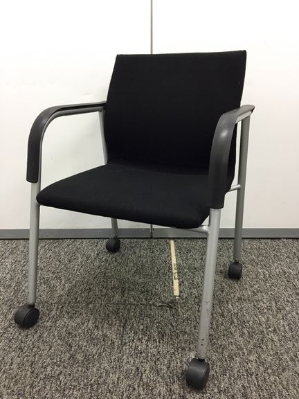 【5脚入荷！】【コクヨ製　スタッキングチェア】
                        
                                    中古
            