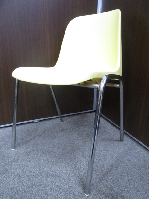 【レア商品】実はイタリア製！飾らないデザインが逆に良いスタッキングチェアです！
                        MOD　ELENA(モッドエレナ)
                                    中古
            