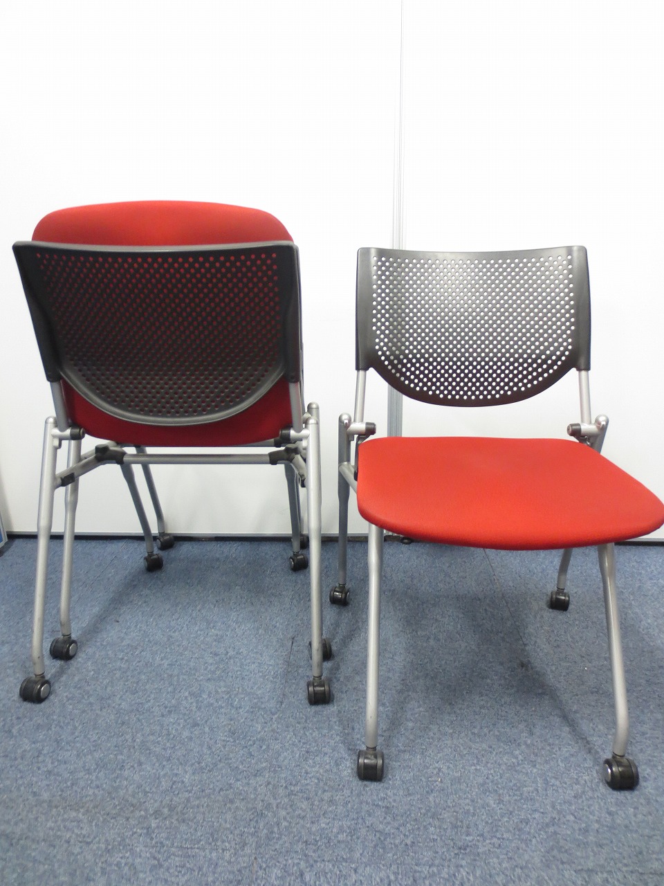 【赤のプロスタックの3脚セット！】持ち運びも移動も楽々！
                        プロスタック
                                    中古
            