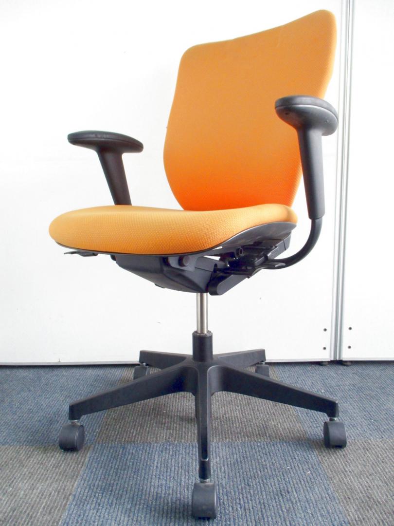 【在庫入れ替えセール品】【オレンジカラーの肘付きチェア！】腰痛持ちの方におすすめ！【ランバーサポートで腰をサポート！】
                        プラオ
                                    中古
            