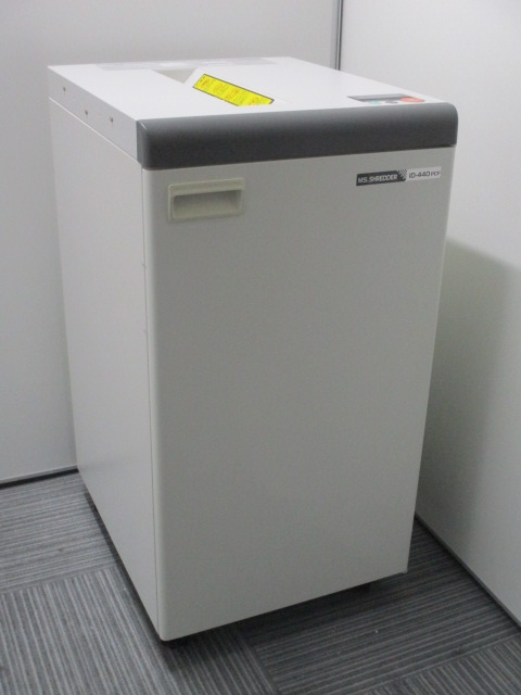 【状態良好！】残り1台となりました！オフィスシュレッダーの王道品です！シンプルなデザインですので、どんなオフィスに導入しても景観を損ねません。
                        
                                    中古
            