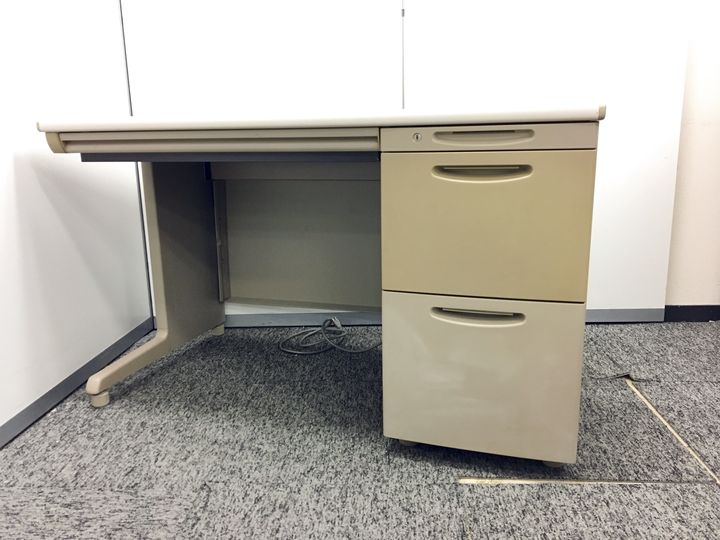 【16台入荷！】【オカムラ製　片袖デスク】ＳＤシリーズ
                        
                                    中古
            