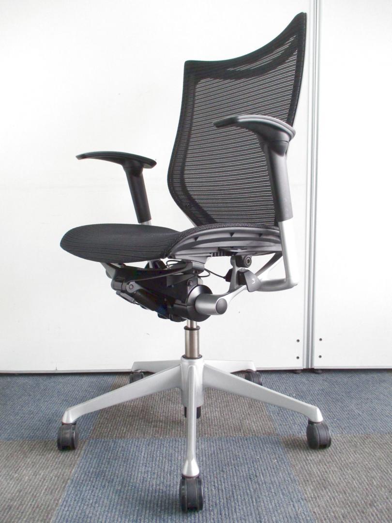 【リクライニング時に擬音有り】シルバーフレーム×ブラックがCOOL【オールメッシュが体をしっかり支えます！】
                        バロン
                                    中古
            