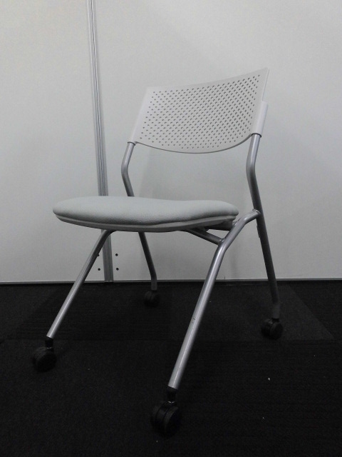 【ラス1脚価格！】【2014年製！使用年数が浅めのチェアが入荷！】コンパクトでスタイリッシュなホワイトのスタッキングチェア！
                        その他シリーズ
                                    中古
            