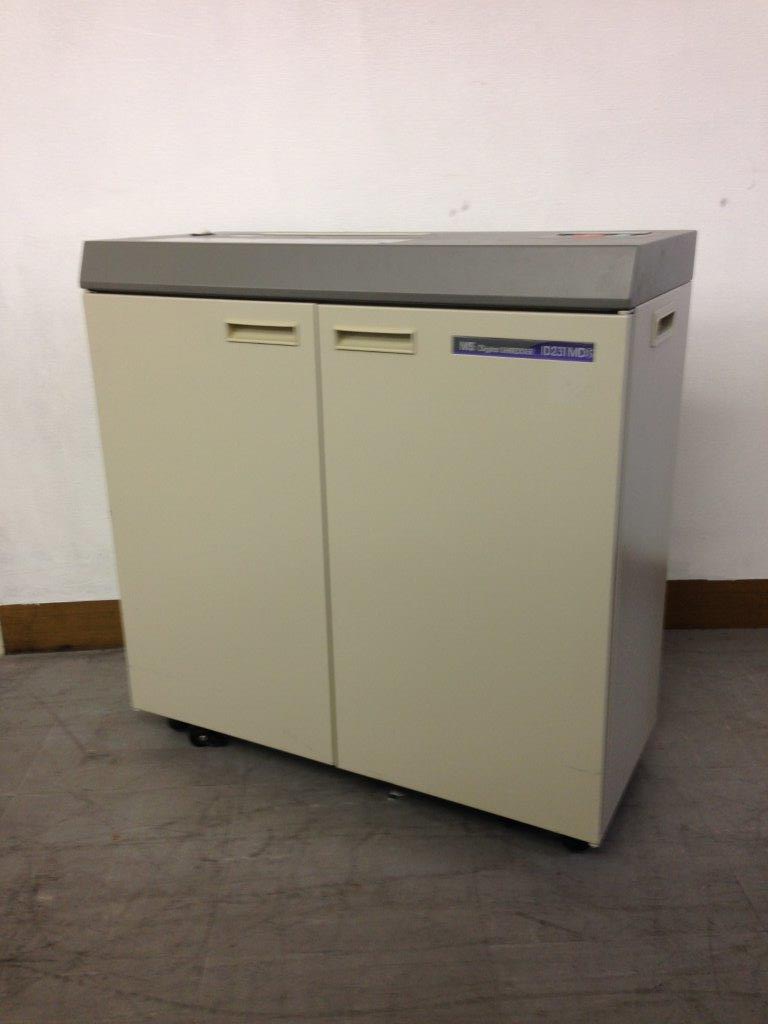 【1台限定入荷】明光商会製のスリムタイプシュレッダー　デスク横にすっぽり収まります！
                        ID231MDS
                                    中古
            