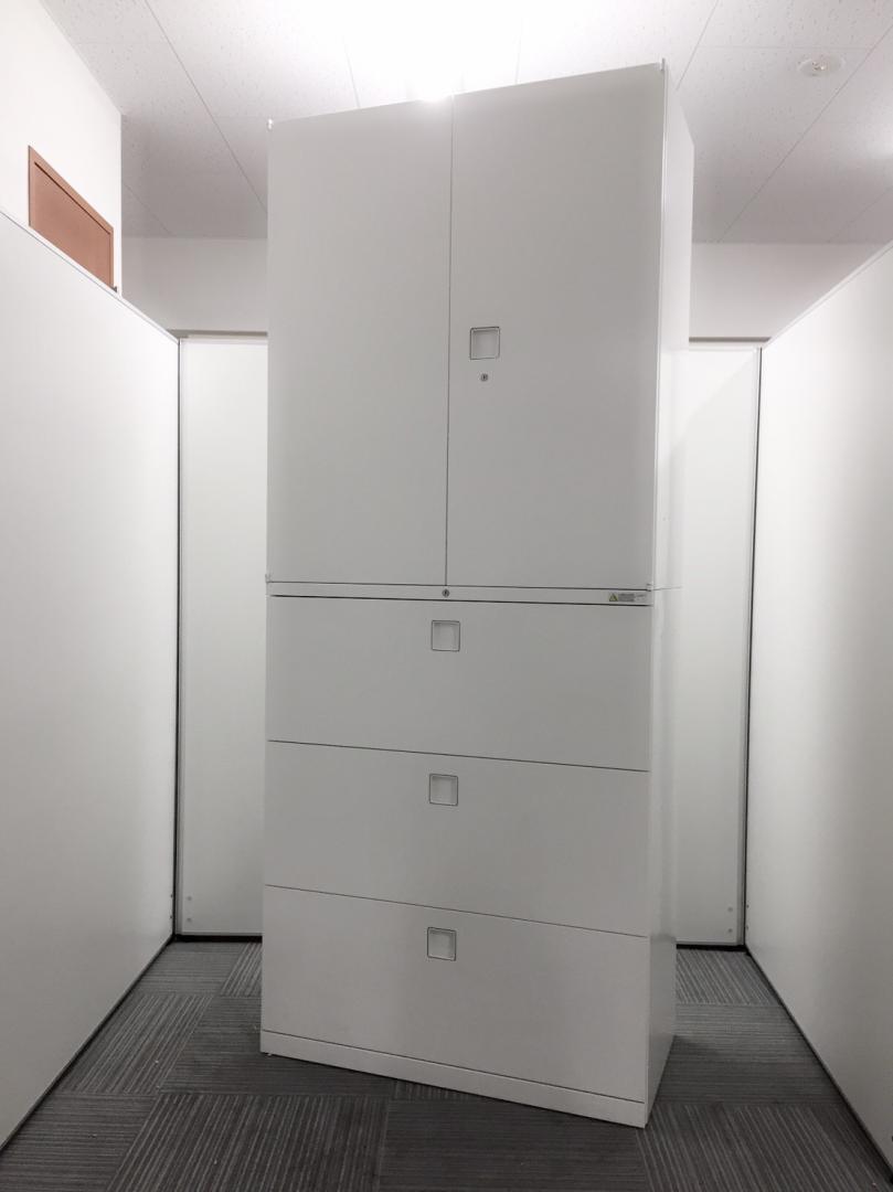 超人気のホワイト色の上下書庫セット。明るく爽やかなのがポイント。
                        レクトライン
                                    中古
            