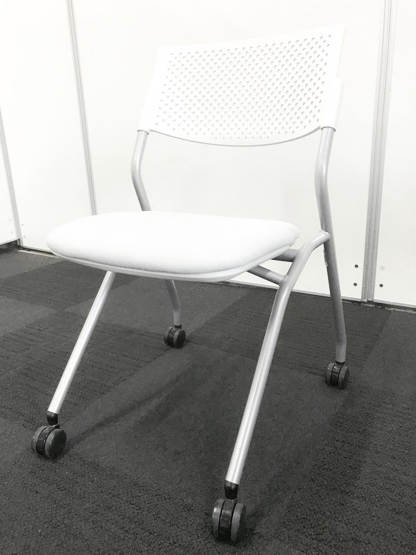 【お持ち帰り限定60％ＯＦＦ】【状態良好！！】綺麗なホワイトのネスティングチェア入荷です！
                        その他シリーズ
                                    中古
            