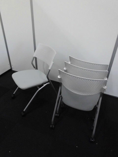 【お得な4脚セット！！！】安心内田製ネスティングチェア！状態良好！【お買い得！！】
                        
                                    中古
            