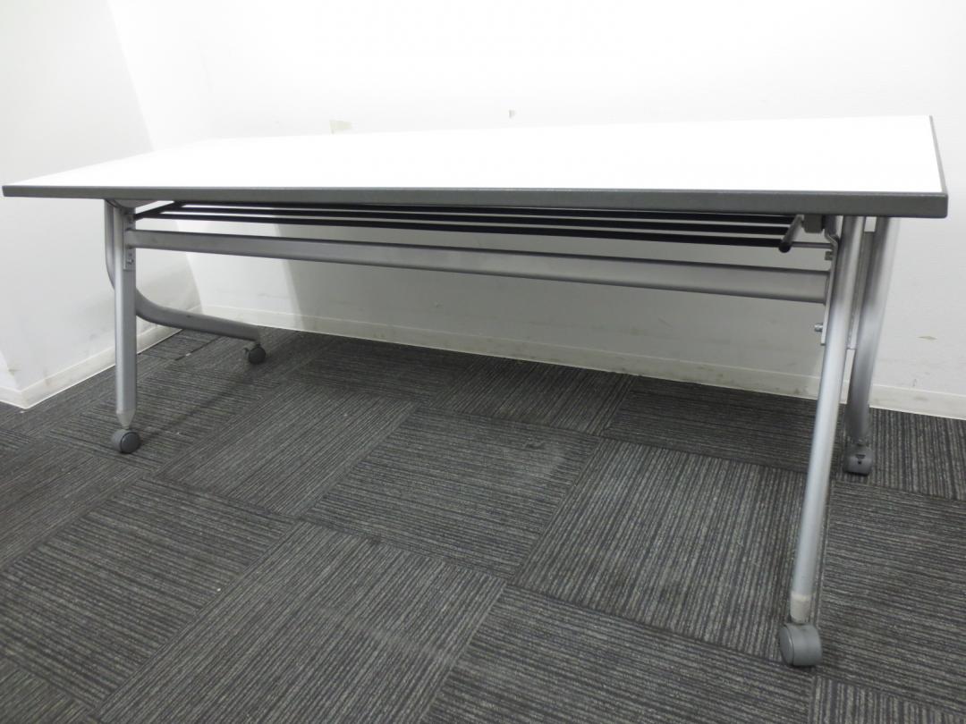 【省スペースの味方！】プラス製サイドスタックテーブル！折りたたんでスペース活用！
                        
                                    中古
            